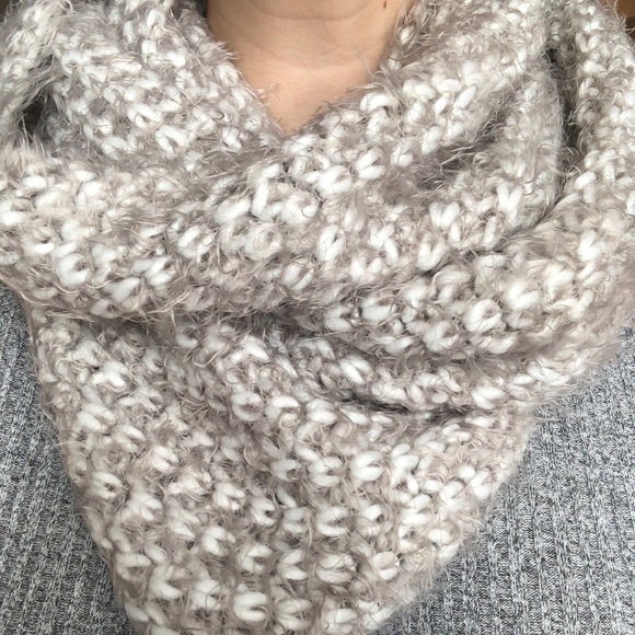 Cowl neck infinity scarf, white and grey knit. - Picture 1 of 2